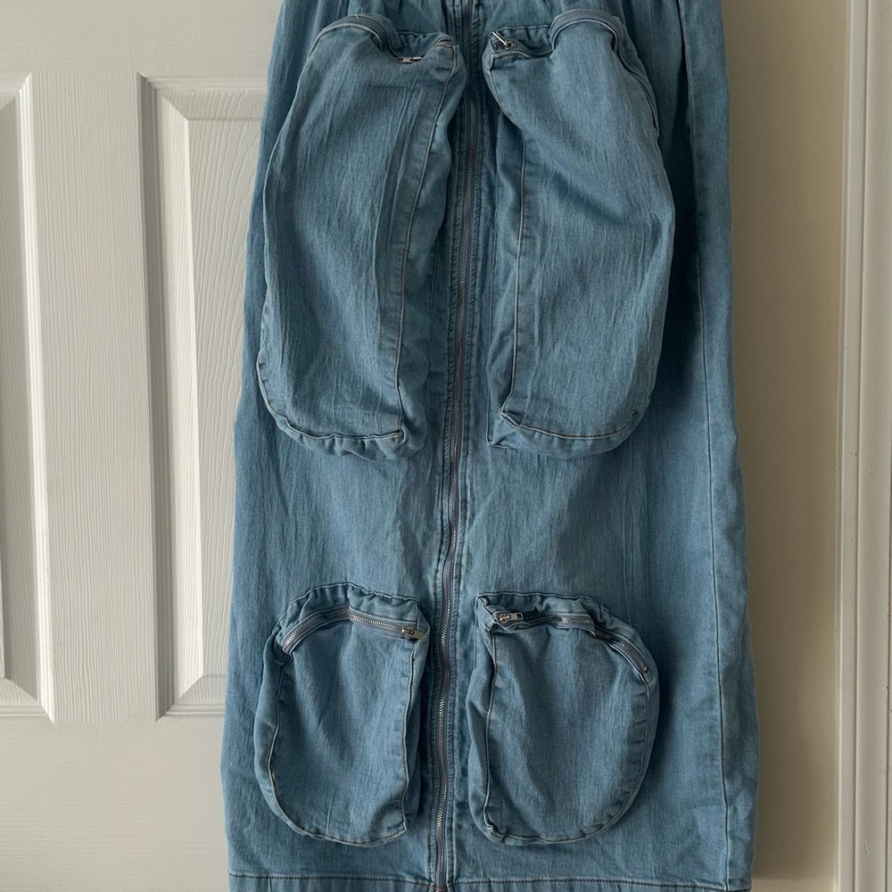 Light Wash Denim Zip-Up Skirt with Pockets